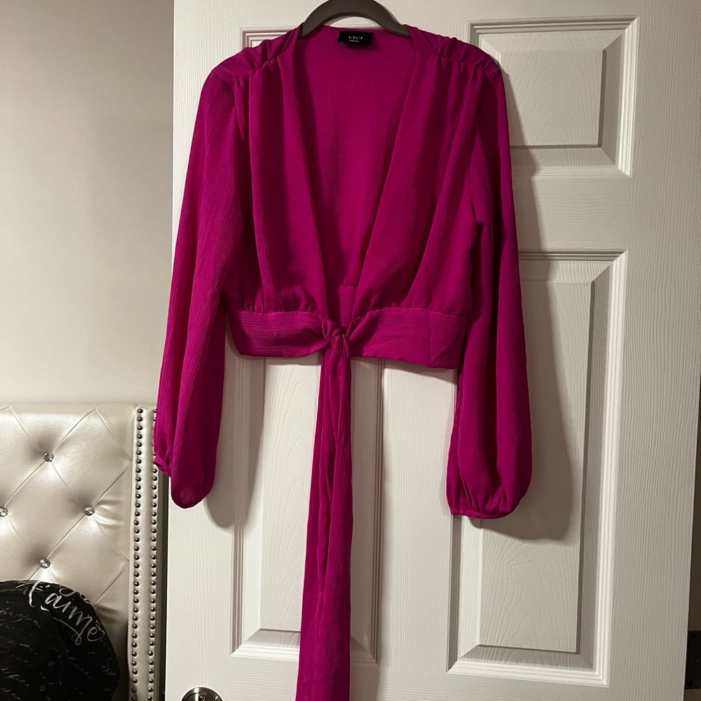 VICI VITTORIA TIE FRONT CROP BLOUSE - size small - Picture 6 of 9